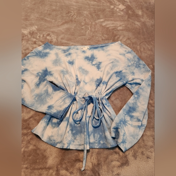 Off the shoulders clouds tie dye shirt - Picture 8 of 8
